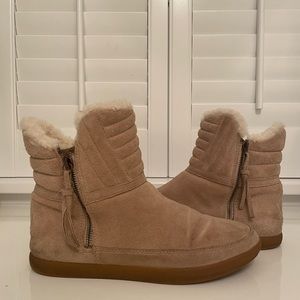 Tory Burch boots size 9